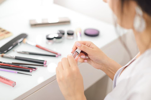 How to Use Makeup Correctly on Acne-Prone Skin