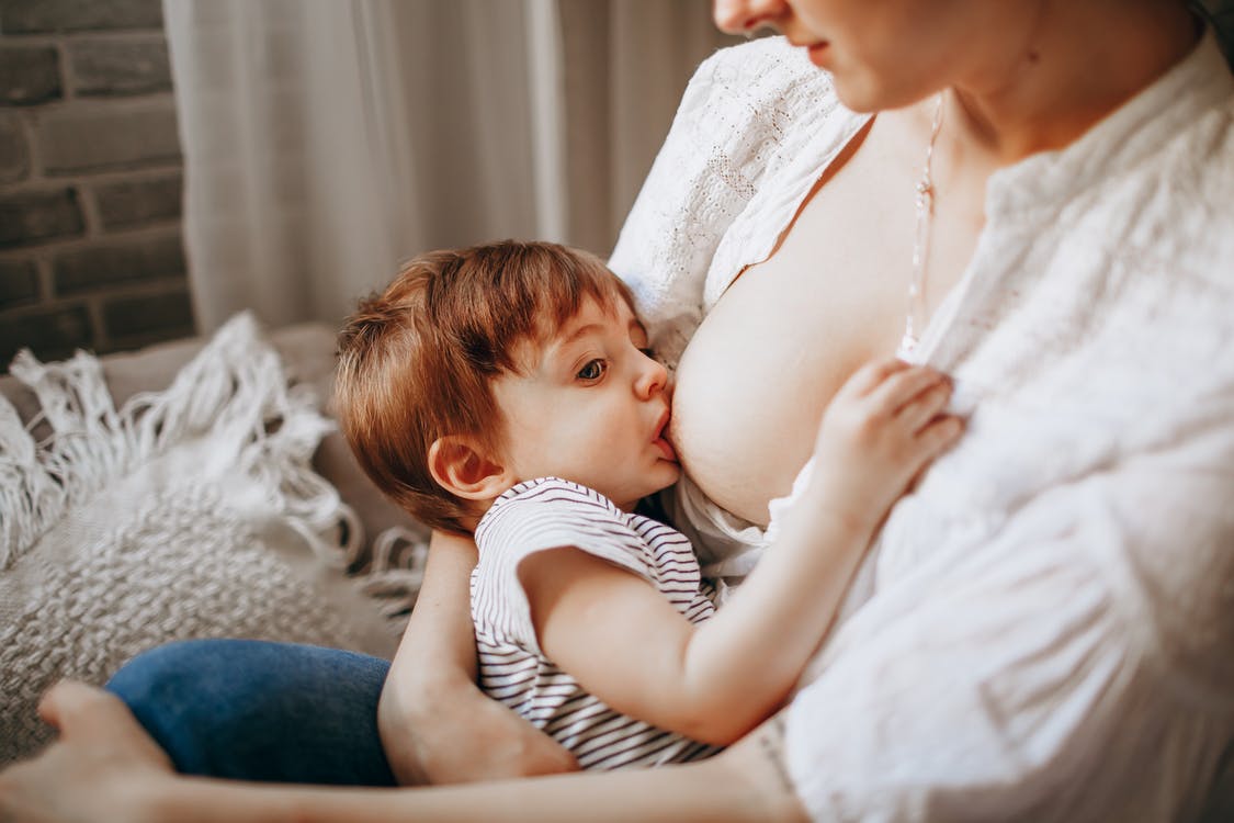 The Best Way to Limit Nipple Injury While Breastfeeding￼