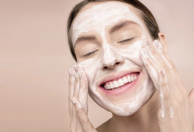 The right way to wash your face to get a perfect skin!